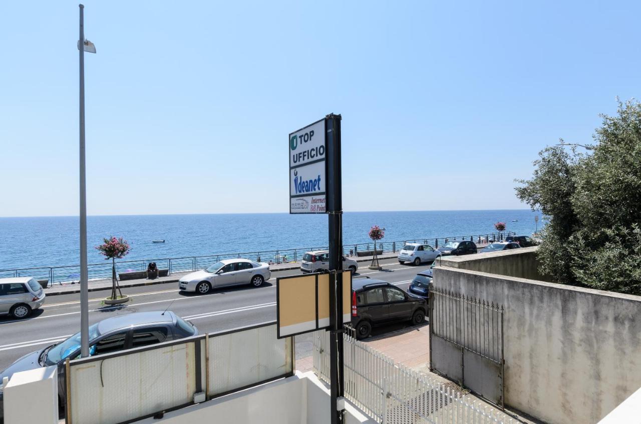 Marina D'Agro Residence Santa Teresa Di Riva Exteriör bild