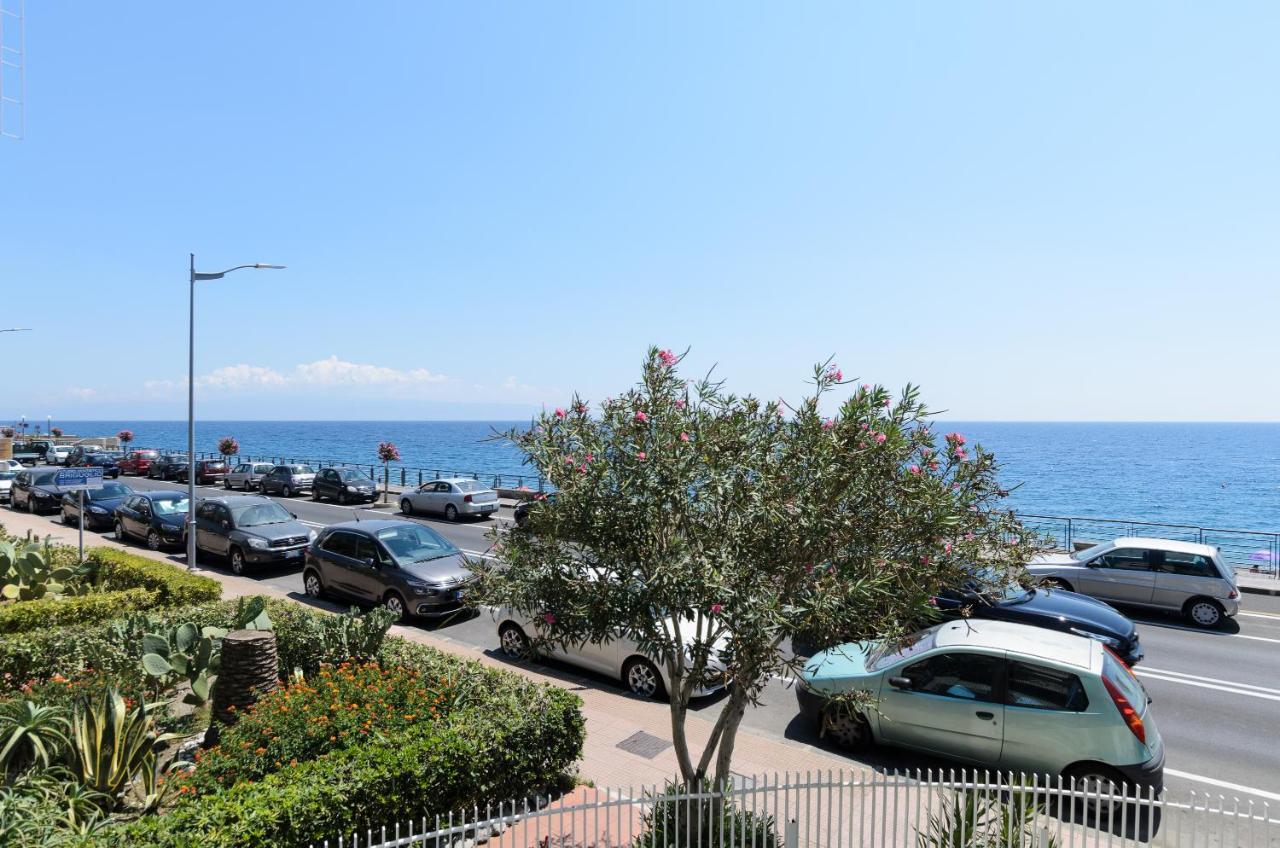 Marina D'Agro Residence Santa Teresa Di Riva Exteriör bild